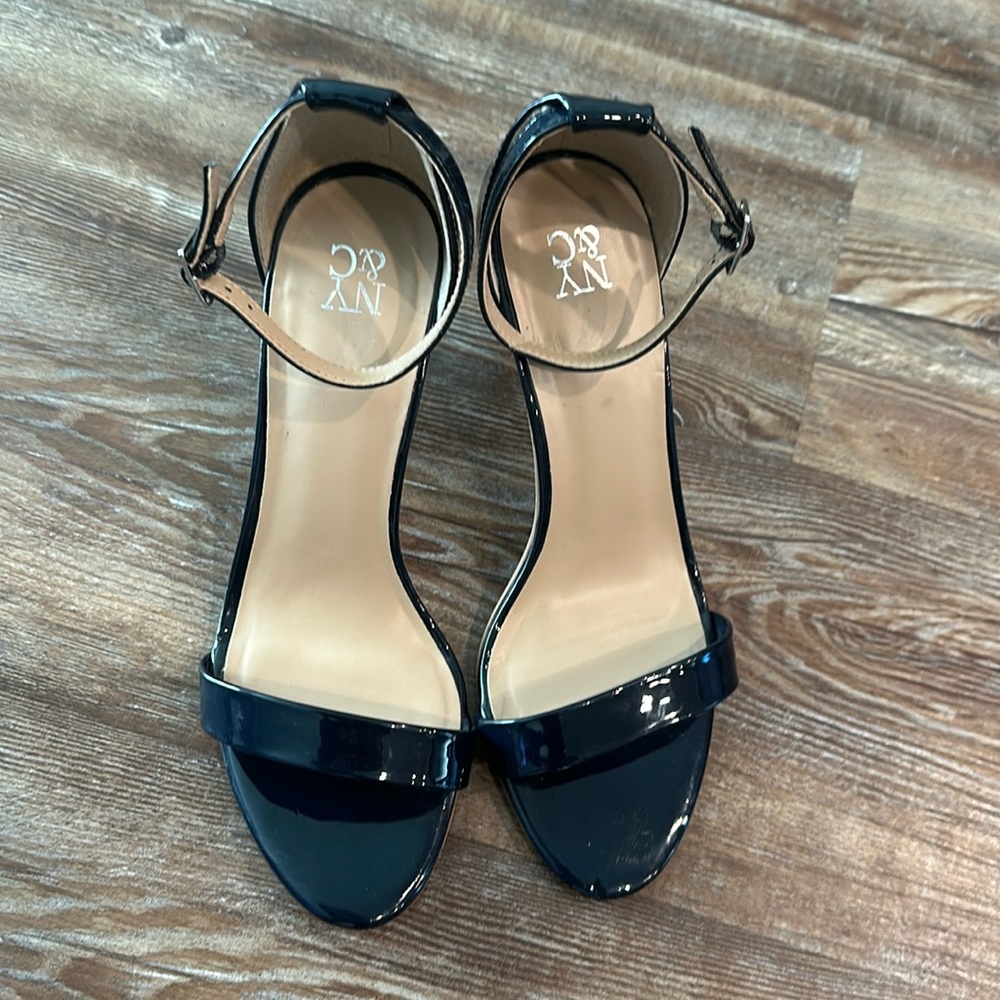New York Co, size 9, color navy blue, patent leather.